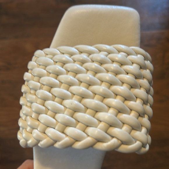 White slide on sandals- NWOT - Picture 4 of 5